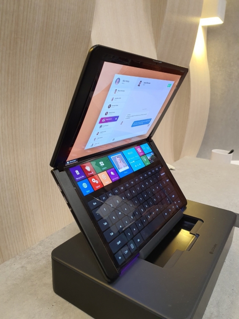 LG디스플레이가 공개한 폴더블 노트북. /구서윤 기자