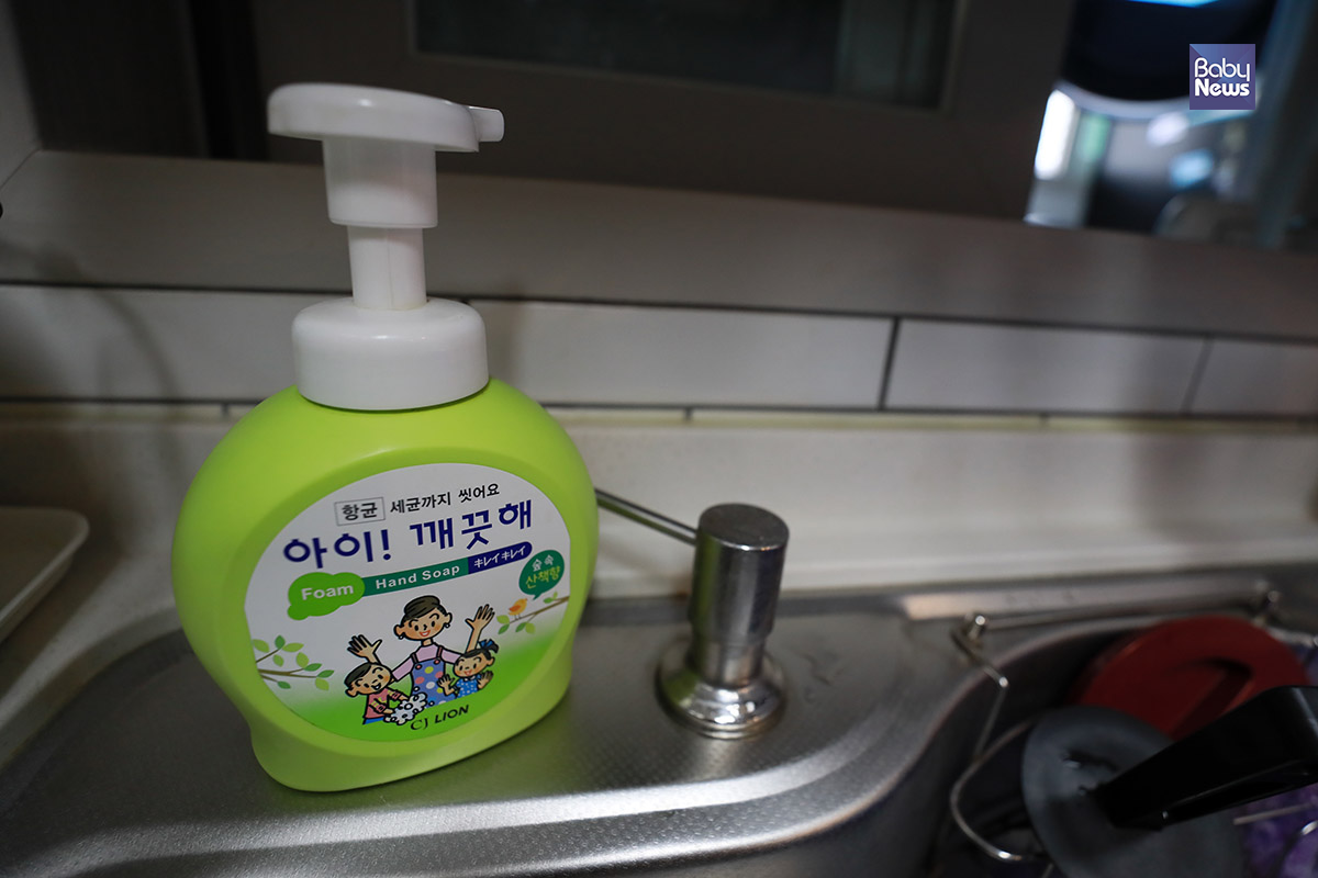 온라인 맘카페들을 중심으로 라이온코리아가 만드는 손세정제 ‘아이! 깨끗해’가 일본기업의 제품이라며 대체품을 찾기 위한 정보를 공유하고 불매 움직임이 활발해지고 있다. 김재호 기자 ⓒ베이비뉴스