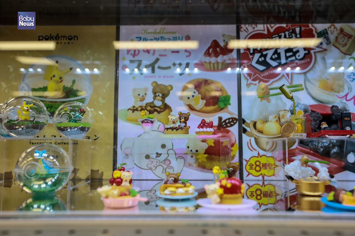 기자가 찾은 한 대형마트 1층 아이들 장난감들이 판매되는 곳에서는 캐릭터들의 천국이라 불리는 일본 캐릭터를 찾아보는 건 너무나 당연하고 쉬운 일이었다. 김재호 기자 ⓒ베이비뉴스