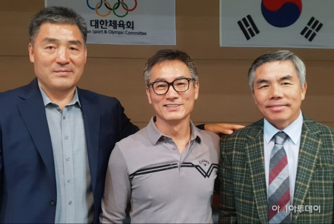 홍기호 서원대 학생과장, 최주영 건강보험 동래지사 팀장, 문성길 챔프(왼쪽부터) /조영섭 관장