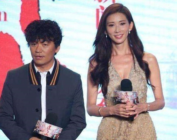 왕바오창과 린즈링. 염문설이 퍼지면서 엽기적 커플의 대명사로 불리고 있다./제공=진르터우탸오.