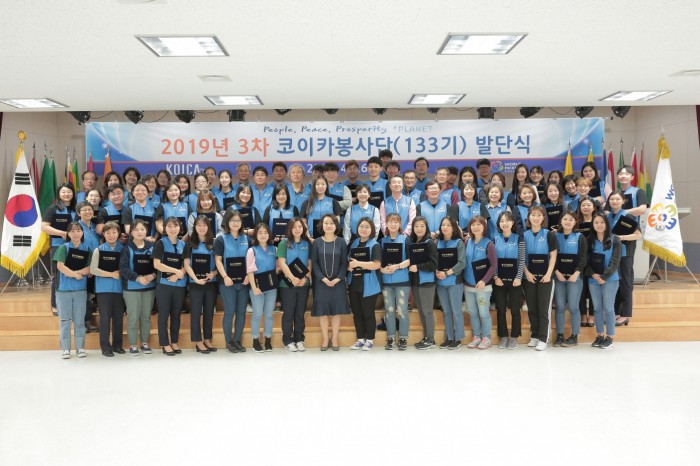 정부 무상원조 전담기관인 코이카(KOICA)는 지난달 26일 강원도 영월군 글로벌인재교육원에서 133기 일반봉사단 발대식을 개최했다. 133기 일반봉사단 70명은 5월부터 아프리카, 중남미 15개국에 파견돼 한국어교육, 간호, 태권도교육 등 25개 분야에서 활동한다. /사진=한국국제협력단