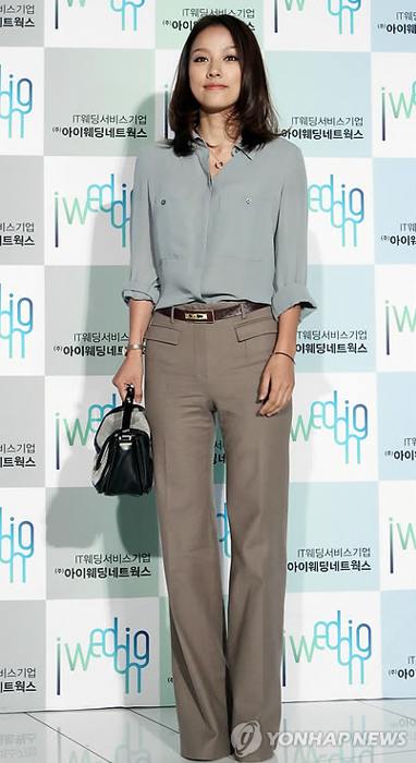 스타일리스트 신우식이 ‘굿모닝FM 김제동입니다’에서 언급한 이효리 하객룩. /연합