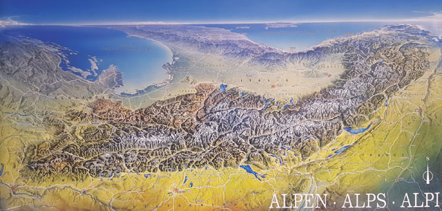 북에서 남으로 조망한 알프스산맥 입체지도. 윗부분 땅이 이탈리아반도다.