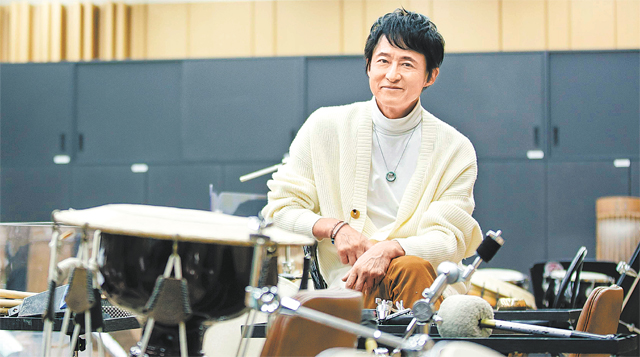 최근 서울 중구 국립극장 연습실에서 만난 전방위 음악가 양방언 씨. 그는 “국립국악관현악단과 교향곡을 만들어가면서 21년 전 런던필하모닉과 처음 협연하던 때처럼 설렌다”고 했다. 국립극장 제공