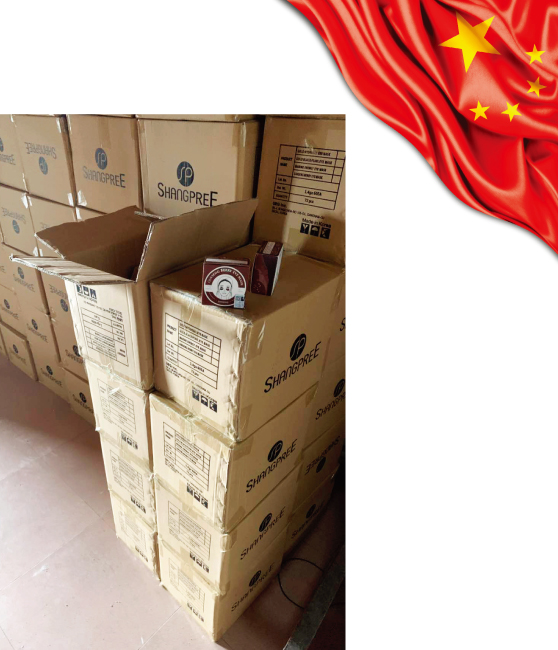 중국 광저우 바이윈 지역 ‘신지에(新街)’의 한 물류창고에 한국 유명 화장품 브랜드 ‘샹프리’ 모조품이 대량 적재돼 있다. [사진 제공 · NBST]