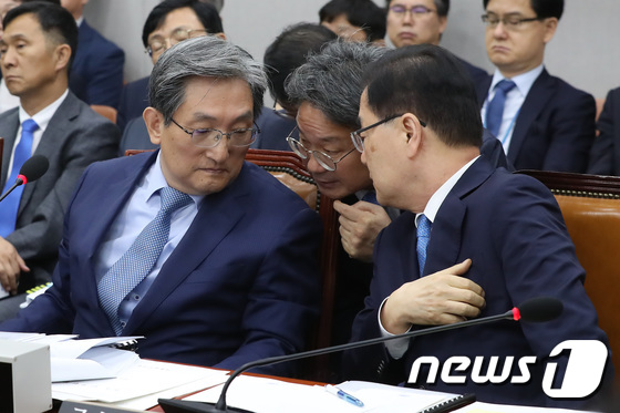 노영민 대통령비서실장, 강기정 대통령정무수석비서관, 정의용 국가안보실장(왼쪽부터). 사진=뉴스1