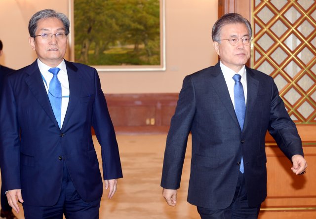 문재인 대통령과 노영민 대통령비서실장. 동아일보DB