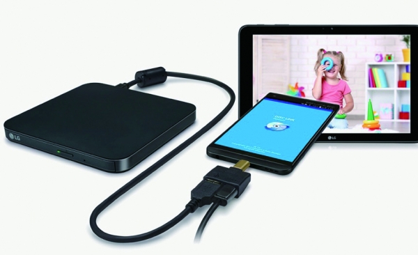 CD, DVD 속 동영상을 스마트폰, 태블릿PC를 통해 재생할 수 있다.