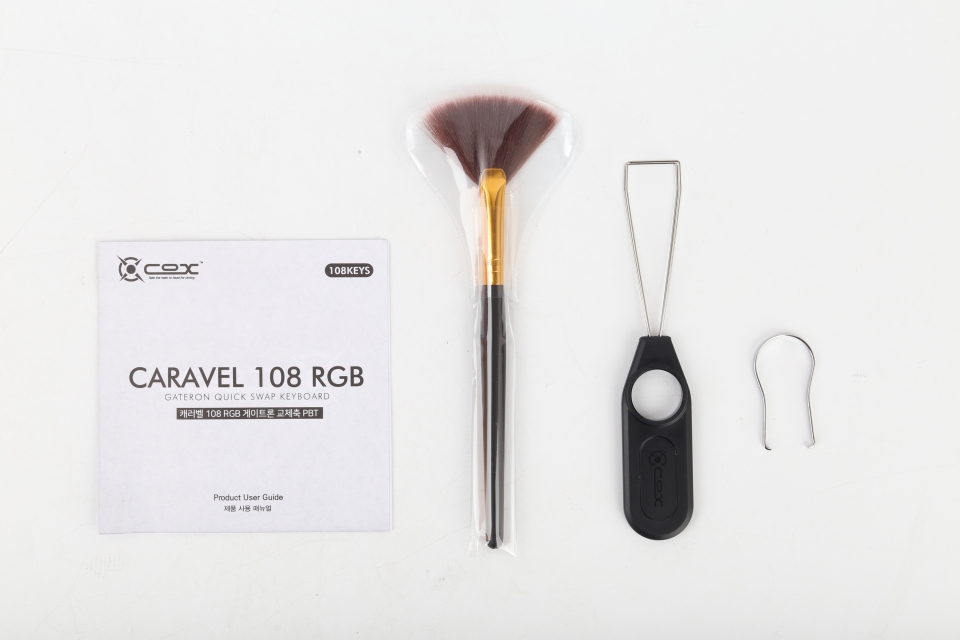 청소용 붓, 키캡 리무버, 스위치 리무버가 동봉됐다.