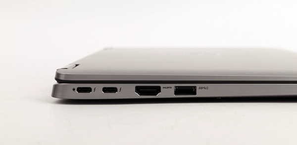 왼쪽에는 썬더볼트 3, HDMI, USB 3.1 포트가 위치한다.