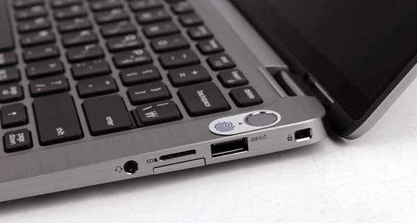 오른쪽에는 오디오 콤보, 마이크로 SD 리더기, USB 3.1, 노블 잠금 슬롯이 존재한다. 참고로 전원 버튼은 지문인식 기능도 갖췄다.