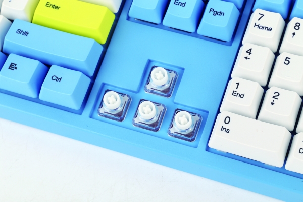 키감이 가볍고 입력 속도가 빠른 정전용량 무접점 스위치가 적용됐다.