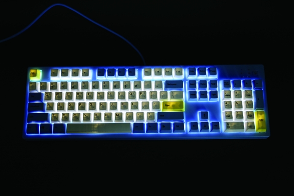 은은하고 고급스러운 화이트 단색 LED가 탑재됐다.