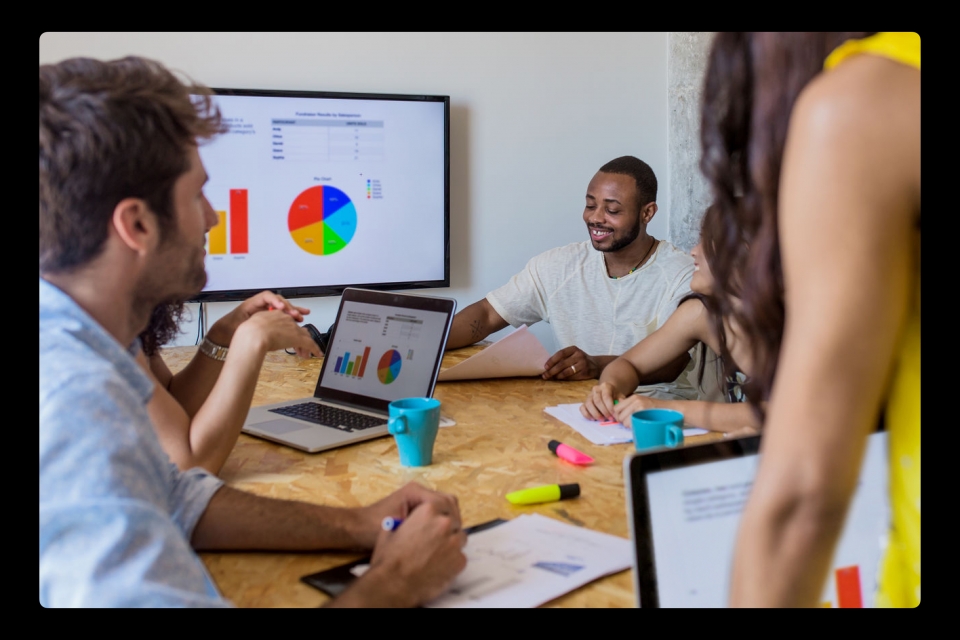 뉴라인 인터렉티브의 제품은 협업 솔루션(원격 회의, 실시간 회의 자료 공유 등)에 뛰어난 성능을 발휘한다.