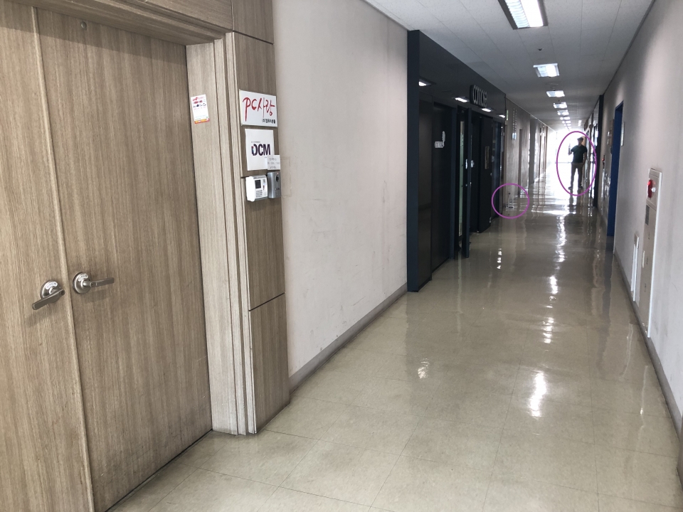 회사 복도에서 21M 떨어진 1차 테스트 지점. 참고로 좌측 동그라미가 A2004M이다. A2004M과 1차 테스트 지점은 6M 정도 차이가 난다.