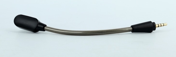 탈부착 방식으로 필요할 때만 사용할 수 있는 노이즈 캔슬링 마이크가 제공된다.