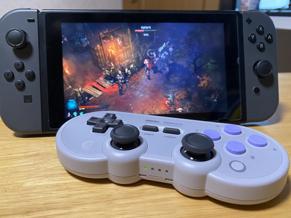 닌텐도 스위치와의 호환성도 우수하다. 특히, 조작감은 스위치의 조이콘보다도 쾌적했다.