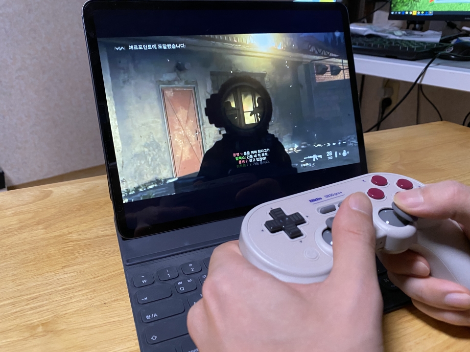 SN30 Pro+로 리모트 플레이를 즐겨봤다. FPS 게임을 즐기기에도 불편함이 없다.