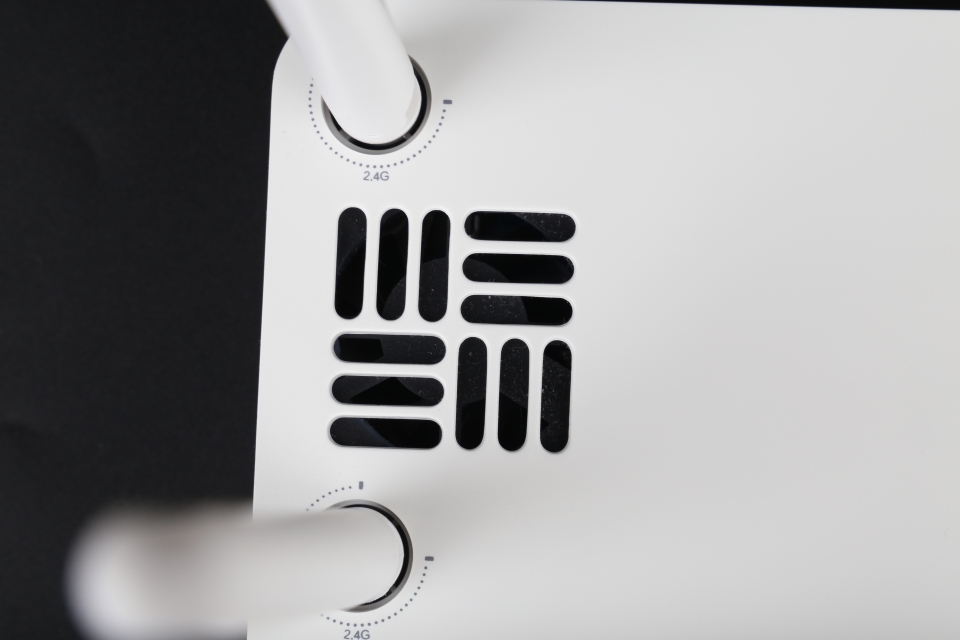 쿼드코어 CPU를 식혀줄 수 있는 쿨링팬이 탑재됐다.