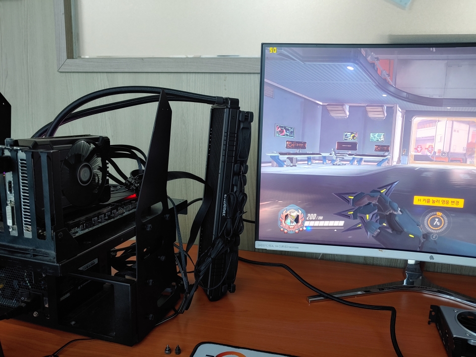 이스포츠 게임인 오버워치도 옵션 타협 후 FHD 해상도에서도 평균 60프레임 이상으로 구동할 수 있다.