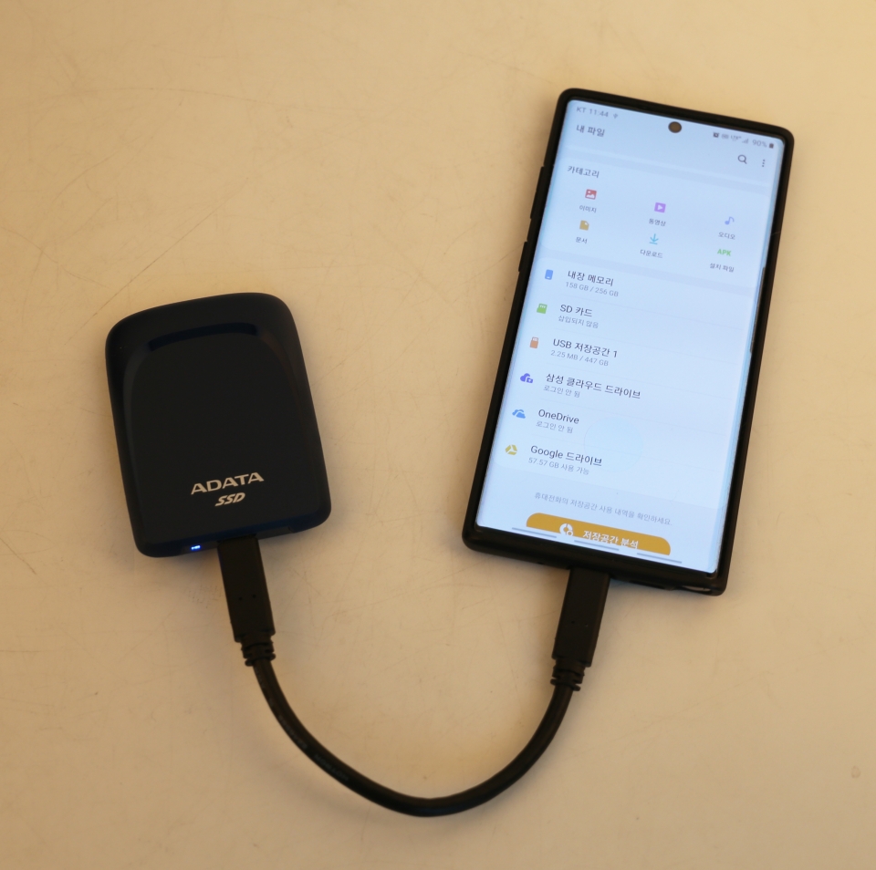 스마트폰에 연결해서 사용할 수도 있다.