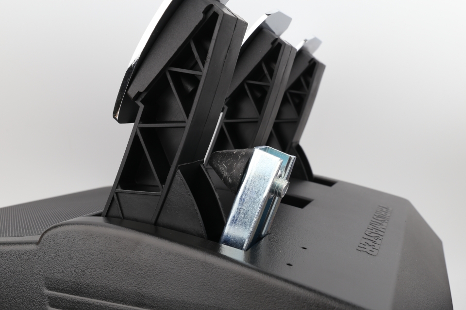 동봉된 원뿔형 정지 장치를 장착하여 페달 압력 설정도 가능하다.