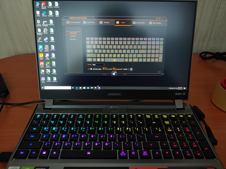 RGB 퓨전 2.0이 적용돼 화려하다.