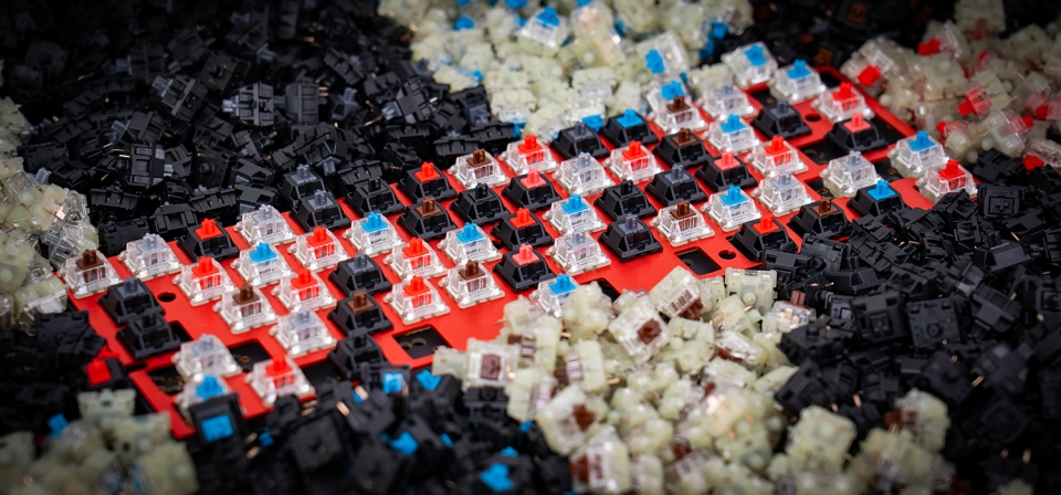 기계식 키보드는 키 하나하나에 장착된 스위치의 종류에 따라 키를 누를 때 느낄 수 있는 무게감, 반발력, 소음이 다르다.