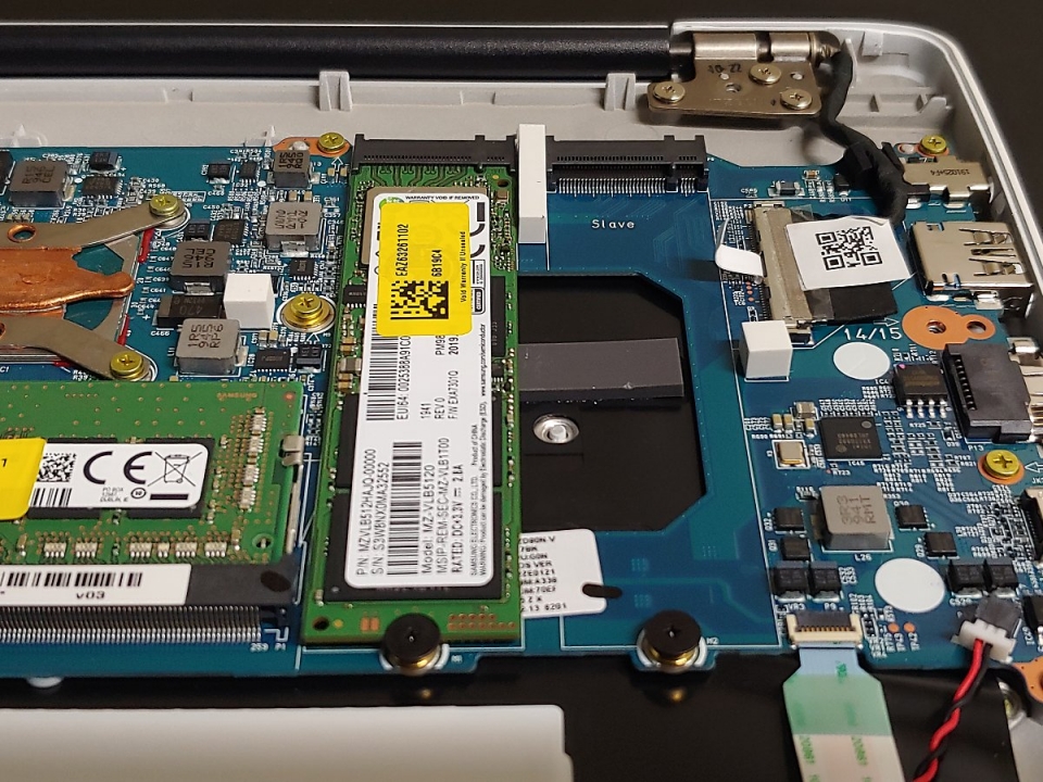 별도의 SSD 슬롯이 있는 제품은 손쉽게 용량을 증설할 수 있다.