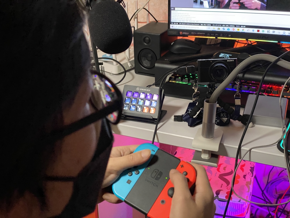 실제 게임 방송이 진행 중인 사진이다.