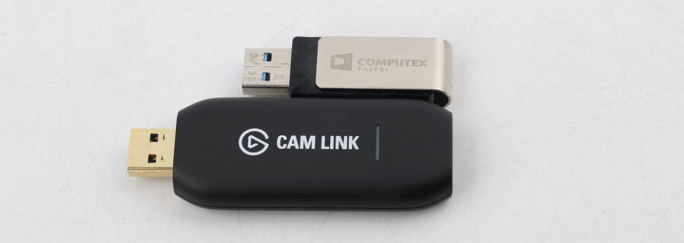 캠링크는 USB 메모리보다 약간 큰 사이즈를 지닌 주변기기다.