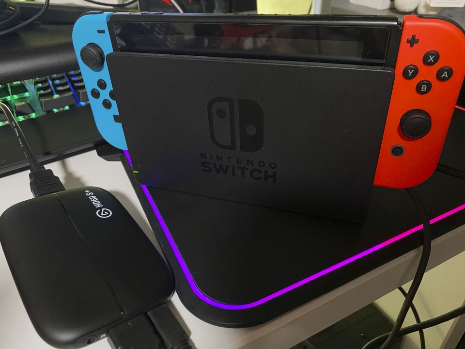 닌텐도 스위치와 HD 60S+를 연결했다.