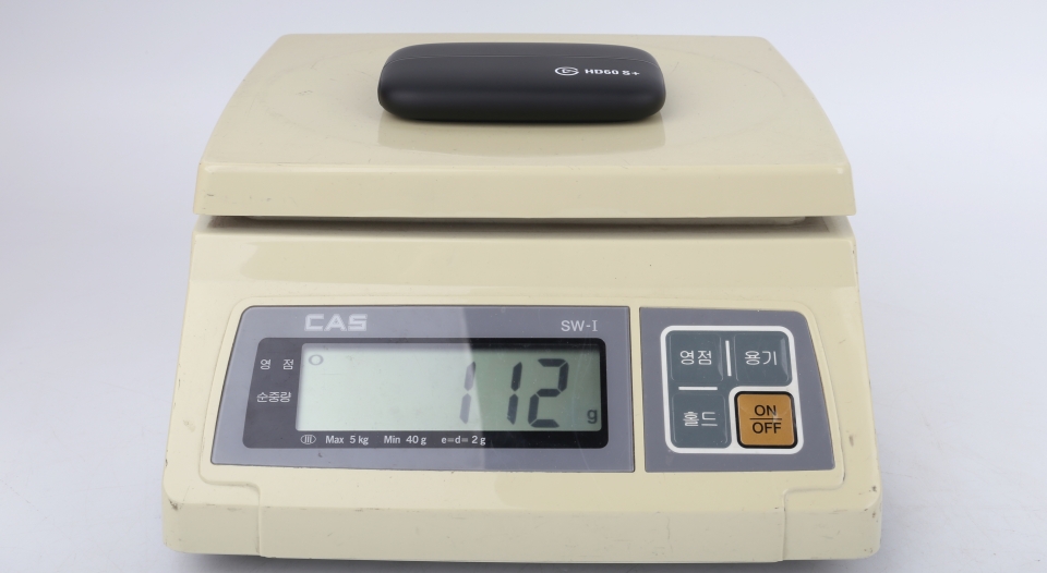 무게도 112g으로 부담 없이 휴대할 수 있다.