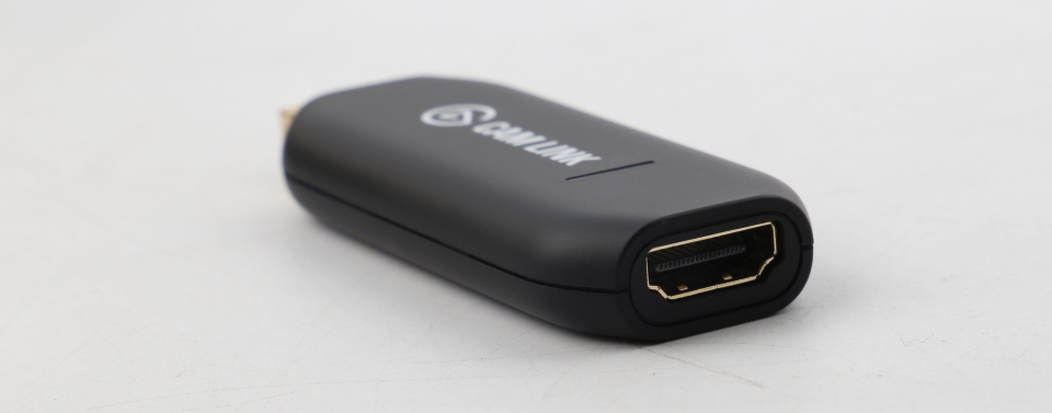 캠링크에 내장된 HDMI 포트를 통해 카메라의 출력 신호를 수신할 수 있다.