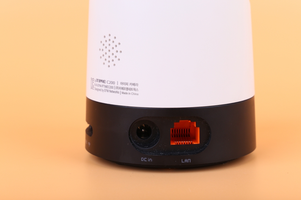 어댑터와 랜포트도 갖췄다.