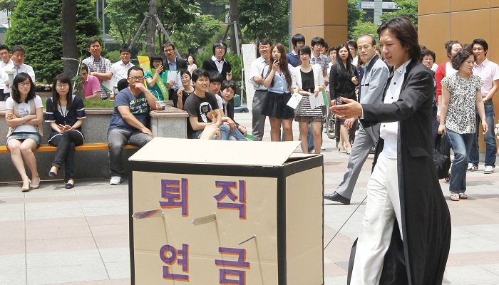 안정적인 투자 수익을 올리기 어렵다면 DC형 퇴직연금보다는 DB형이 더 유리하다.[사진=뉴시스]