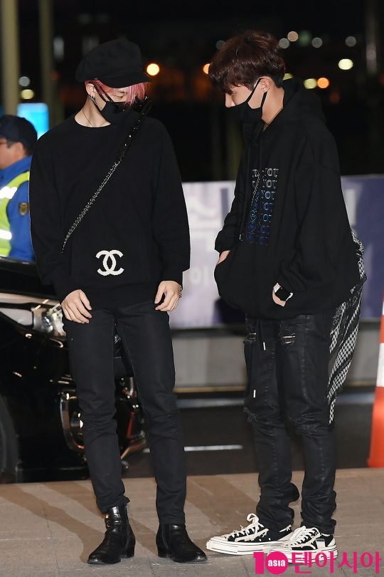 그룹 방탄소년단 지민, 제이홉이 ‘2019 빌보드 뮤직 어워드’ 일정 참석 차 29일 오후 인천국제공항을 통해 공항패션을 선보이며 미국으로 출국하고 있다.