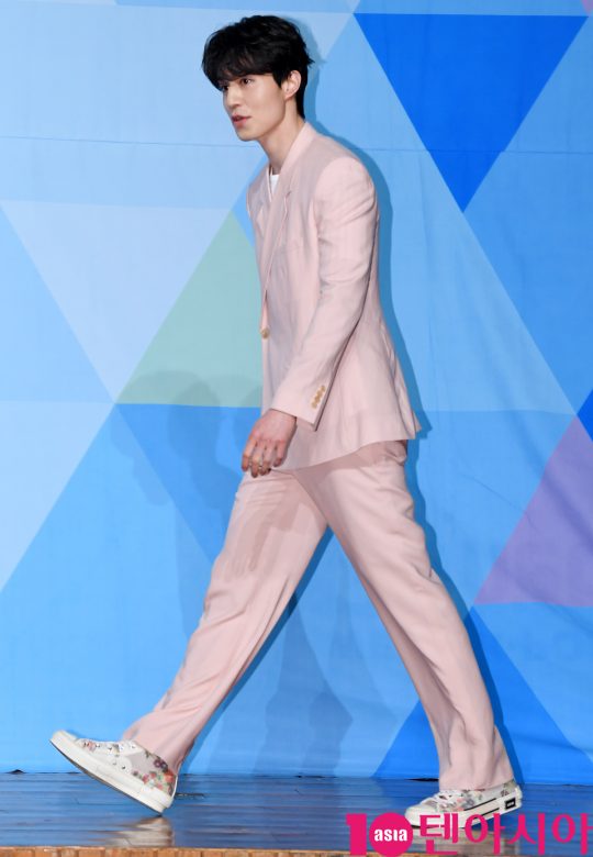 배우 이동욱이 30일 오후 서울 여의도 63컨벤션센터에서 열린 Mnet <프로듀스 X 101> 제작발표회에 참석하고 있다.