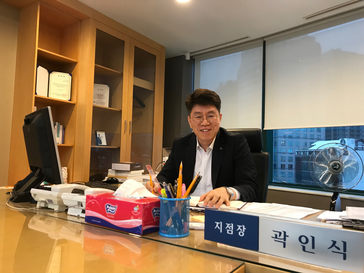 곽인식 기업은행 호찌민지점장은 호찌민지점 직원들의 서비스에 감동받은 고객이 많다고 설명했다. 그는 “기업은행이 아직 리테일을 하지 않아도 서비스에 주력하는 이유는 평판이 중요하기 때문”이라고 설명했다.