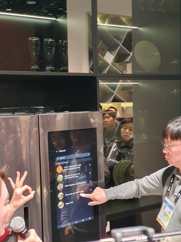 영상인식으로 식품 재고를 알아서 관리해주는 냉장고(사진=송영록 기자 syr@)