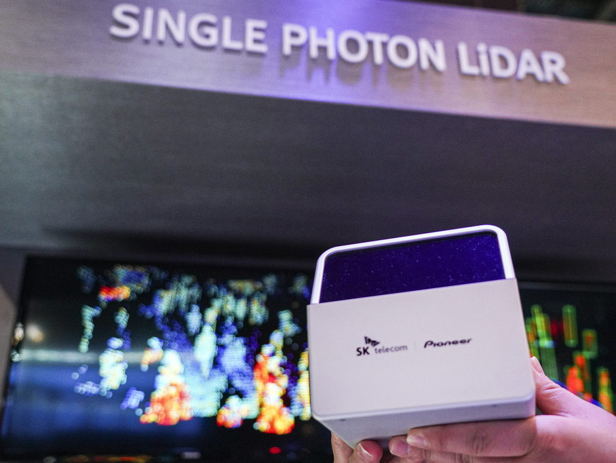 SK텔레콤이 CES 2020 전시 부스에서 공개한 ‘차세대 Single Photon LiDAR(단일 광자 라이다)’ 시제품(SK텔레콤 제공)