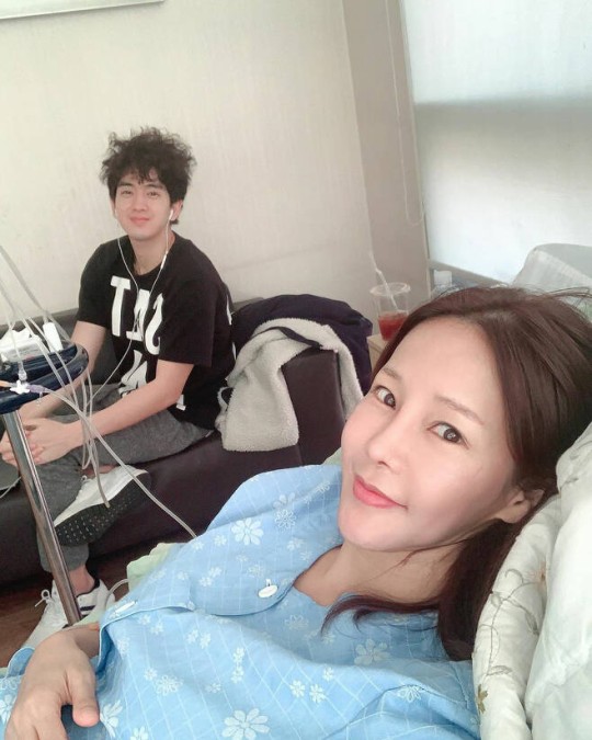 미나가 임신 포기 선언 후 발목 철심 제거 수술을 받았다. (출처=미나SNS)