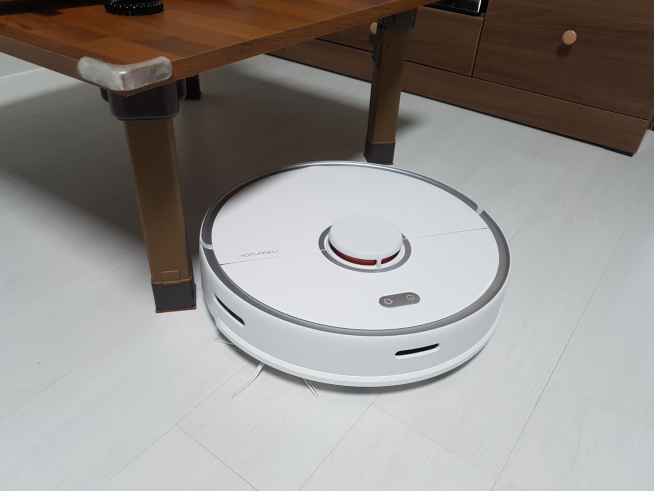 팅크웨어가 오는 13일 출시를 앞두고 있는 ‘로보락S5 MAX’. (조성준 기자 tiatio@)