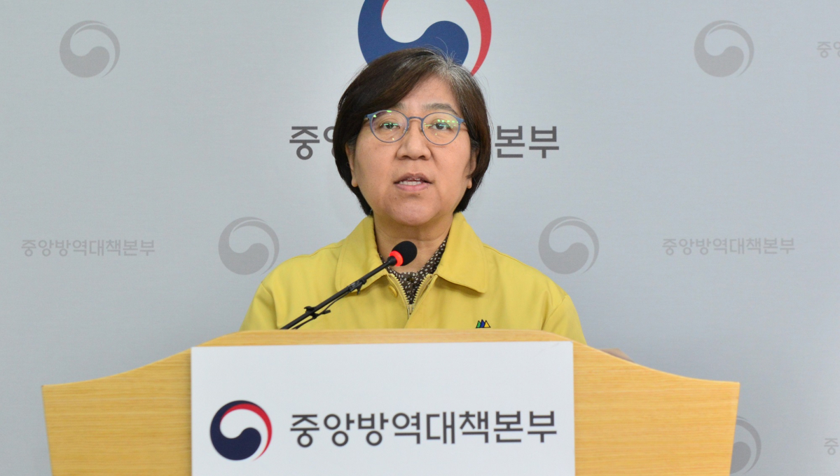 정은경 중앙방역대책본부장(질병관리본부장)이 6일  충북 청주시 오송읍 질병관리본부에서 신종 코로나바이러스 감염증(코로나19) 발생 현황을 브리핑하고 있다.(사진제공=질병관리본부)