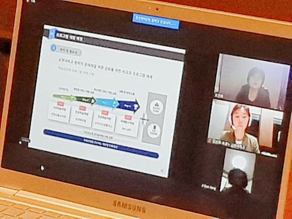 한국게임학회 춘계 학술대회에 참가한 이용자들이 가상현실에서 토론을 진행하고 있다. (사진제공=위정현 한국게임학회장)