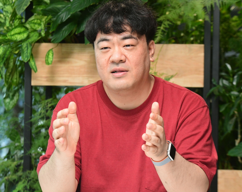 이태성 슈퍼캣 디렉터는 오랫동안 유저들에게 사랑받는 게임을 만들고 싶다는 포부를 밝혔다 .가 8일 경기도 성남 넥슨사옥에서 이투데이와 인터뷰를 하고 있다. (고이란 기자 photoeran@)