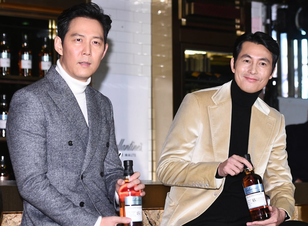 이정재(왼쪽)와 정우성.(사진제공=비즈엔터)