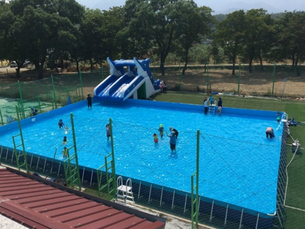 ▲포항시는 7월1일부터 관내 4곳의 농촌체험마을 시설에 대해 50% 할인행사를 진행한다.사진은 기계 봉좌마을 물놀이장 전경 ⓒ 포항시