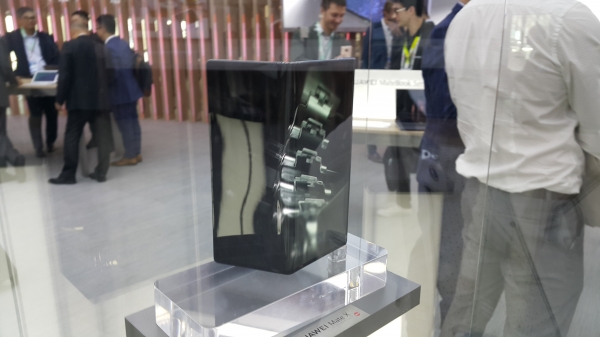 MWC2019에서 전시된 화웨이 메이트X